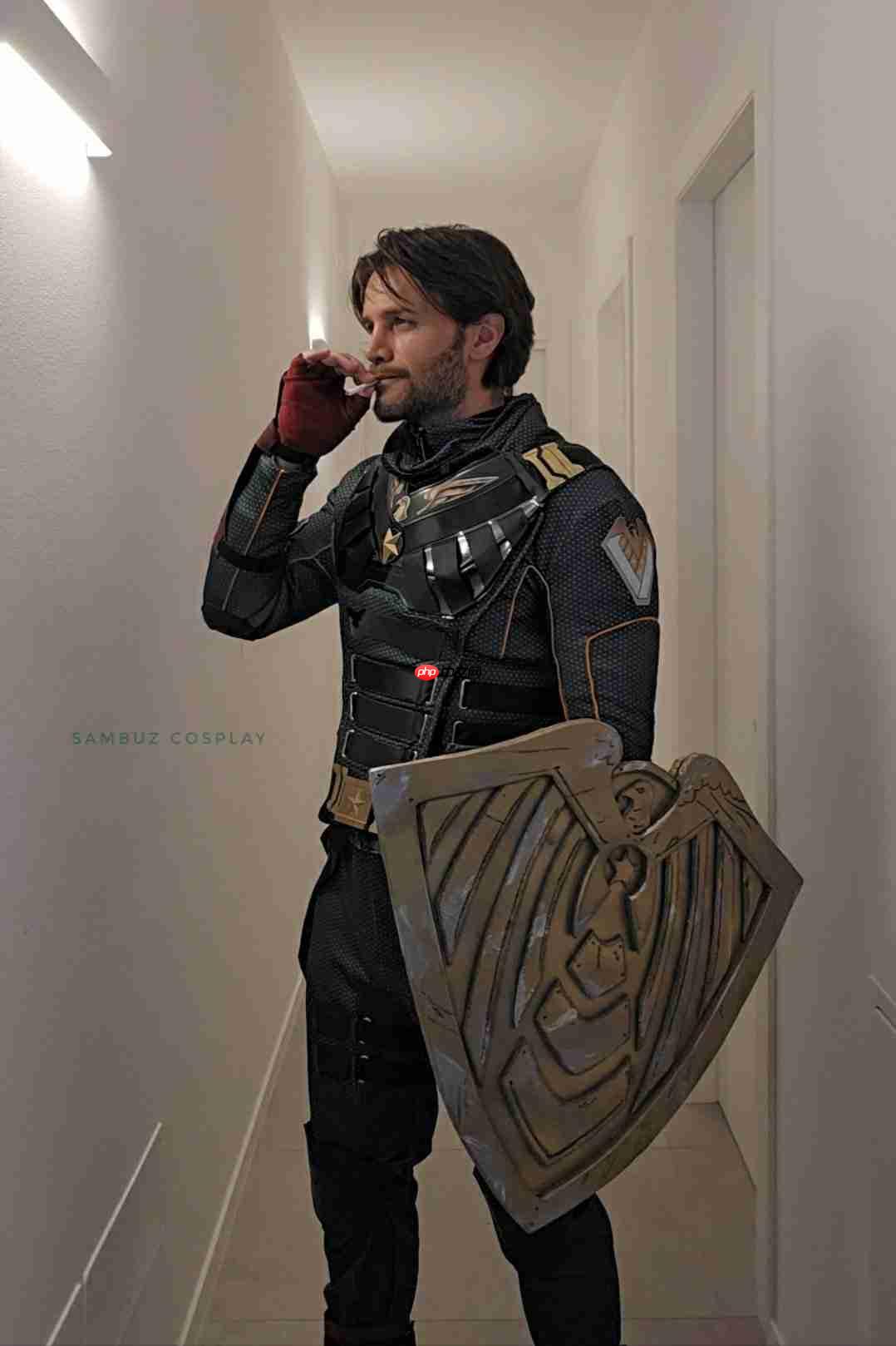 皮衣配圣诞帽!意大利Coser演绎《鬼泣5》圣诞但丁