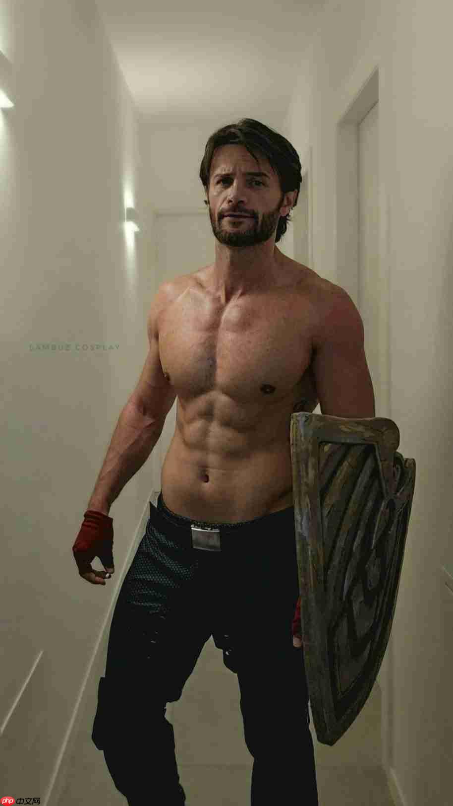 皮衣配圣诞帽!意大利Coser演绎《鬼泣5》圣诞但丁