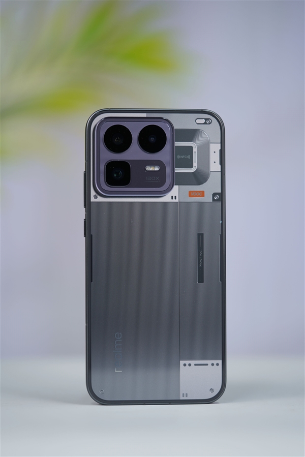 透明RGB光环 辨识度拉满!真我Neo8图赏