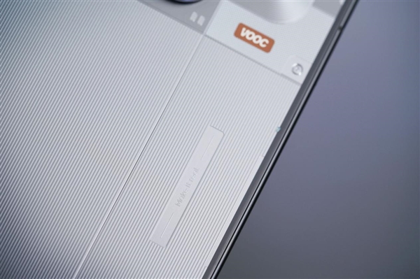 透明RGB光环 辨识度拉满!真我Neo8图赏