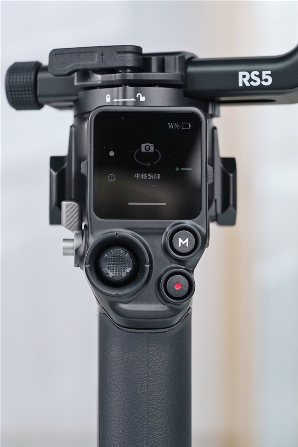 新一代相机增稳利器!大疆DJI RS 5手持云台稳定器图赏