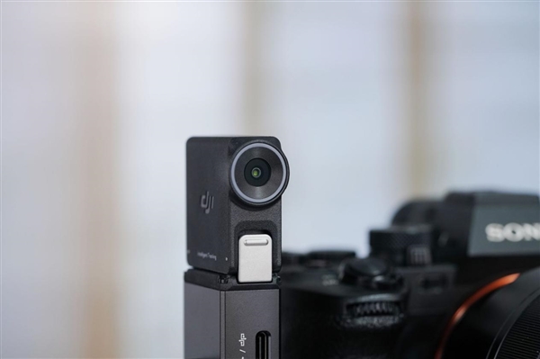 新一代相机增稳利器!大疆DJI RS 5手持云台稳定器图赏