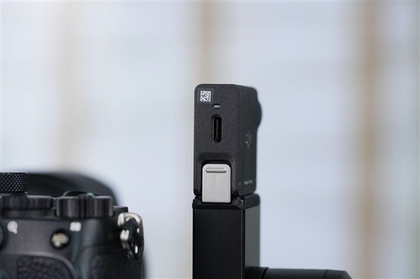 新一代相机增稳利器!大疆DJI RS 5手持云台稳定器图赏