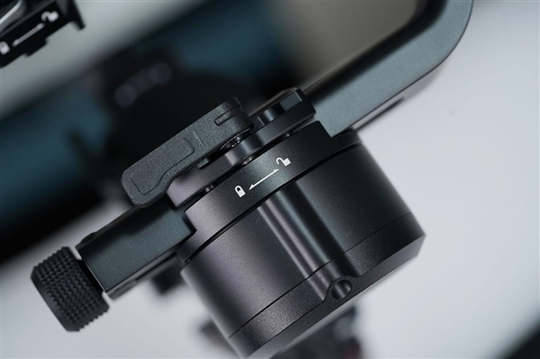 新一代相机增稳利器!大疆DJI RS 5手持云台稳定器图赏