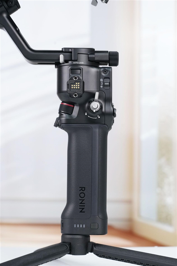 新一代相机增稳利器!大疆DJI RS 5手持云台稳定器图赏