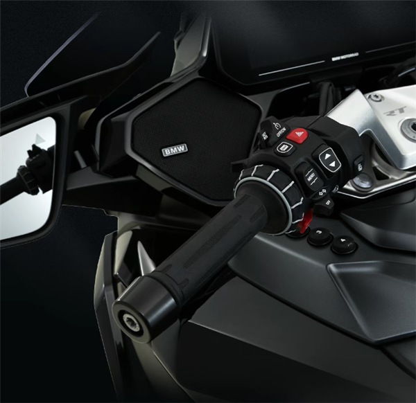 史上最强拳击手发动机 宝马全新R 1300 RT公升摩托上市:31.99万