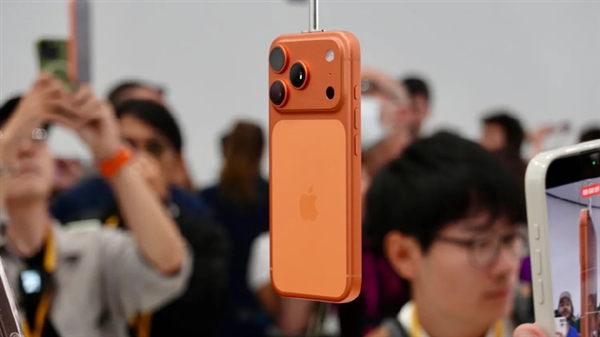 国内一用户刚买iPhone Air第二天就降价2000元 不退差价：本人回应认栽
