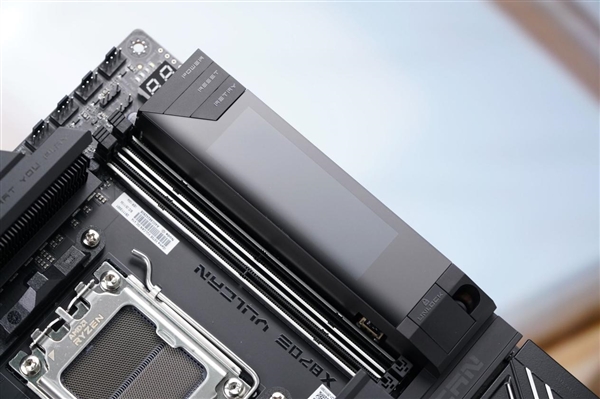 刷新超频记录！七彩虹iGame X870E Vulcan OC V14图赏