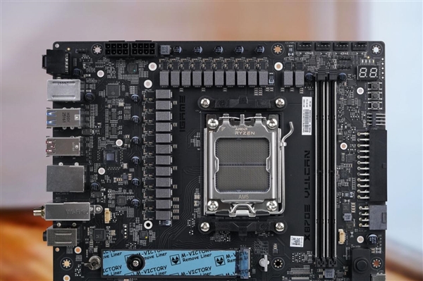 刷新超频记录！七彩虹iGame X870E Vulcan OC V14图赏