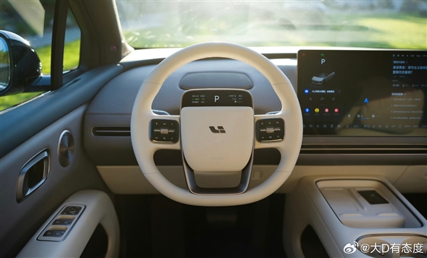 新一代理想L9内饰疑曝光:大联屏依旧 但一个家族化设计被砍