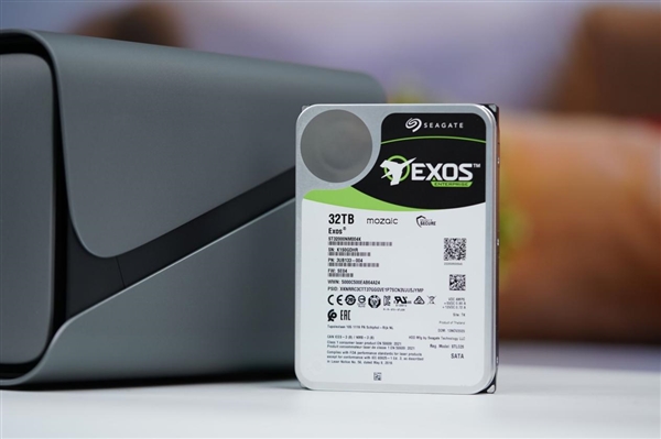 终于告别SMR叠瓦盘！希捷银河Exos 32TB硬盘图赏