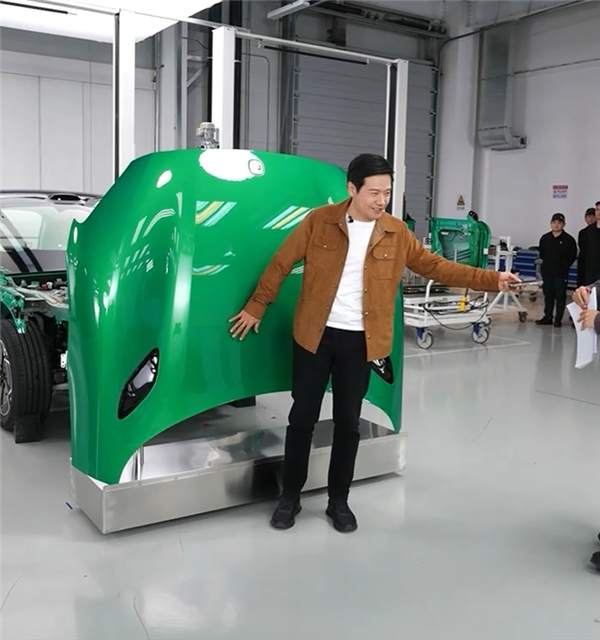 雷军官宣明晚直播:带大家参观小米汽车工厂实验室