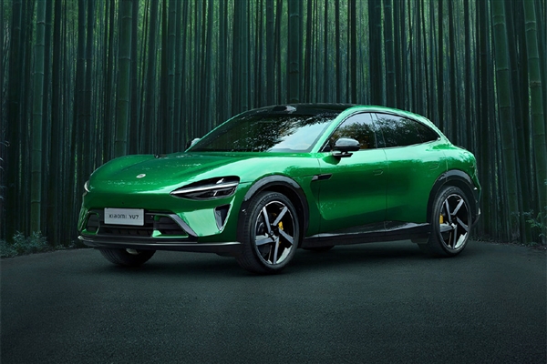 小米车主提车美照新鲜出炉 雷军：祝贺尊贵的YU7车主