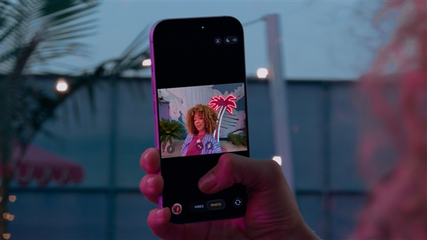 苹果依然引领行业!iPhone 17首发方形前摄:华为、OPPO已开始探索