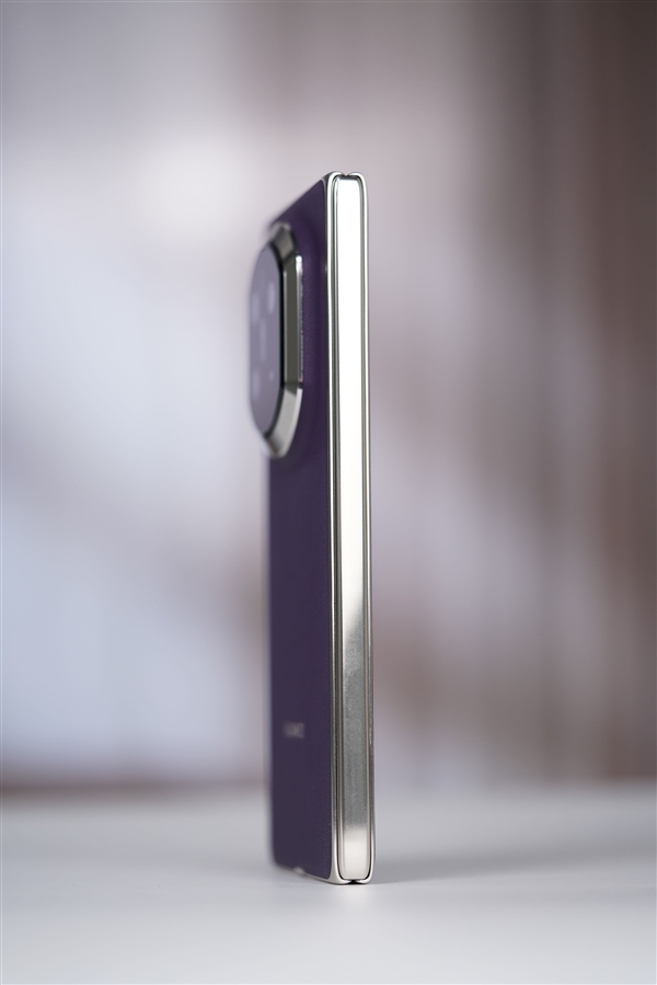 双折叠巅峰之作!华为Mate X7典藏版图赏