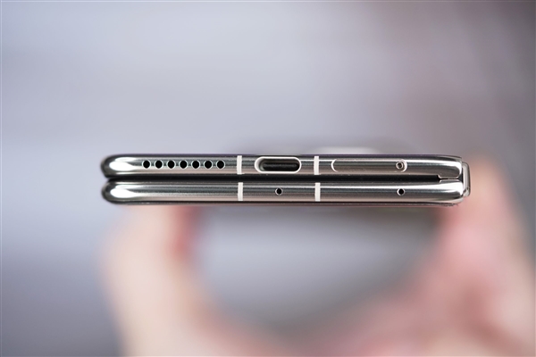 双折叠巅峰之作!华为Mate X7典藏版图赏