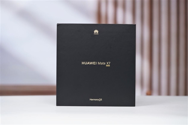 双折叠巅峰之作!华为Mate X7典藏版图赏