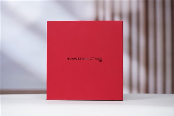 双折叠巅峰之作!华为Mate X7典藏版图赏