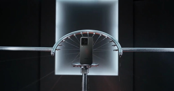 行业首款性能Ultra来了!iQOO 15 Ultra正式发布:4999元起