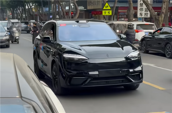 鸿蒙智行2026年大杀器!黑武士版问界M6实车曝光