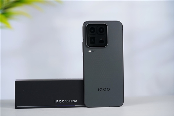 451万分最强旗舰手机!iQOO 15 Ultra图赏