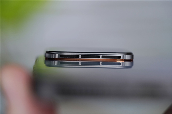 451万分最强旗舰手机!iQOO 15 Ultra图赏