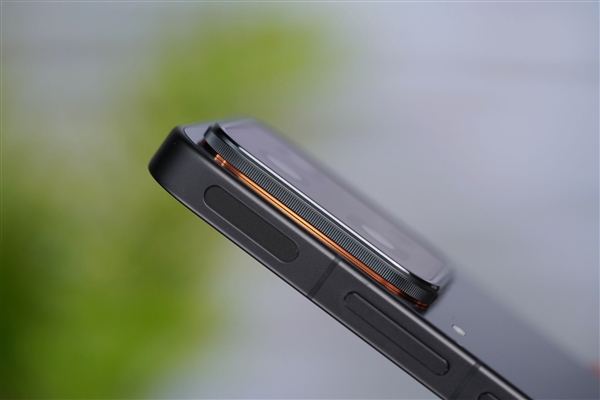 451万分最强旗舰手机!iQOO 15 Ultra图赏