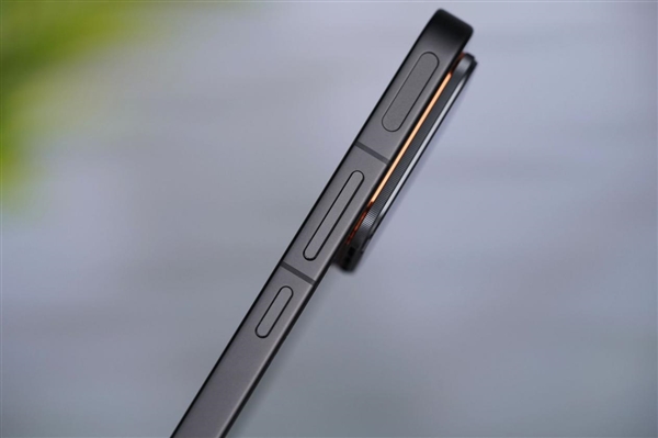 451万分最强旗舰手机!iQOO 15 Ultra图赏