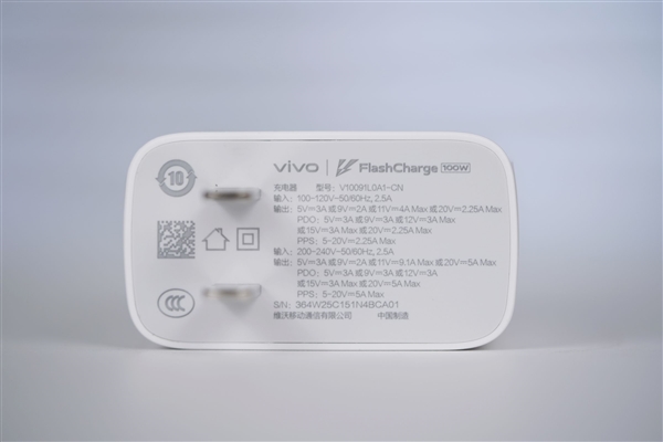 451万分最强旗舰手机!iQOO 15 Ultra图赏